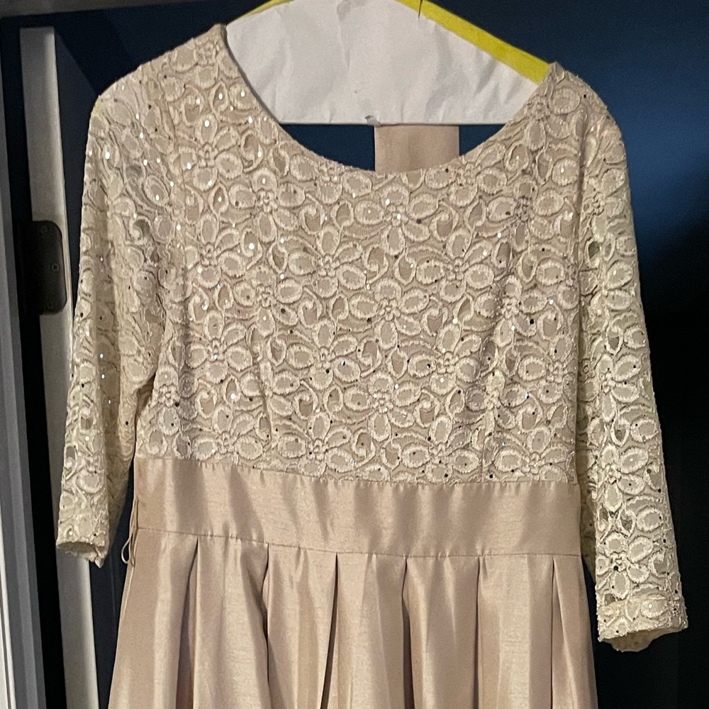 Jessica Howard size 16 Mother of bride/Mother of groom Champagne Dress